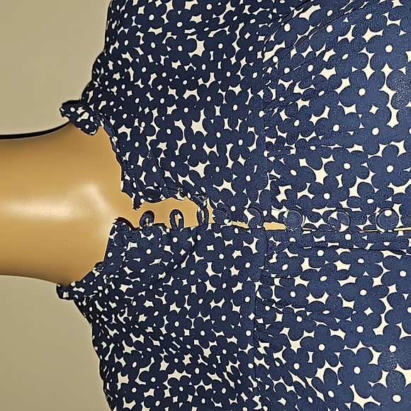 J.Crew Sleeveless button-front ruffleneck popover in navy floral Size M NWOT - Picture 3 of 16